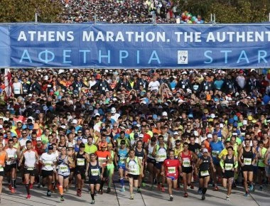 «Πλημμυρίζει» η Αθήνα από ξένους αθλητές και επισκέπτες για τον Αυθεντικό Μαραθώνιο